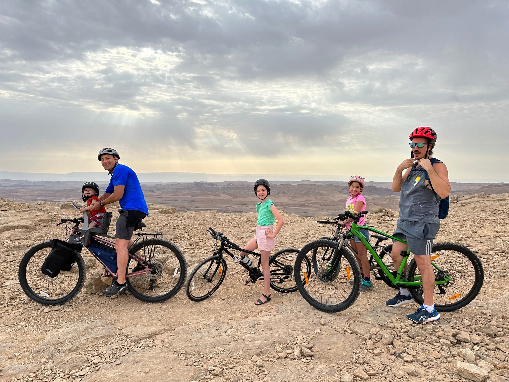 פגישה מקרית עם יעל - סינגל נחל חווה עליון במצפה רמון - Bikes4Kids