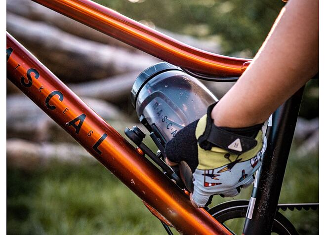 בקבוק כולל מתקן RASCAL Fidlock - Bikes4Kids