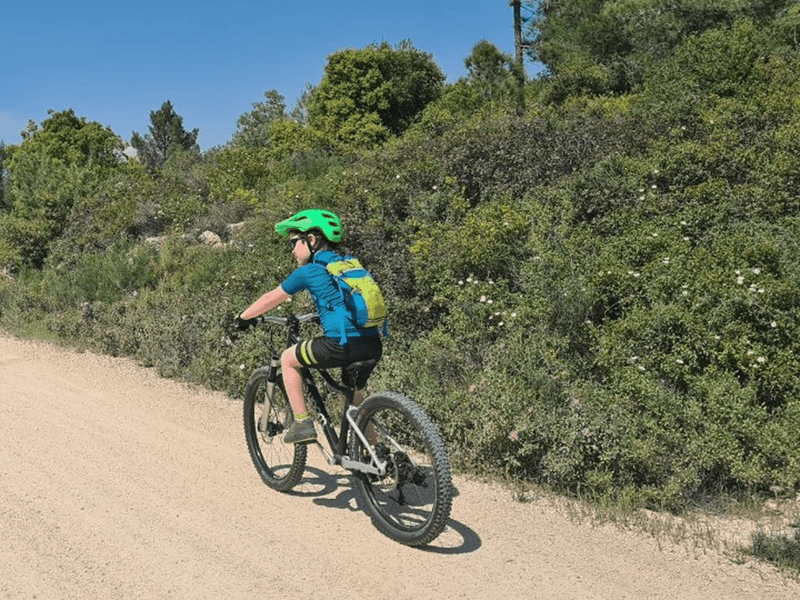 הרפתקה בשטח – איך עושים מסלול של "גדולים" עם ילד קטן ונהנים